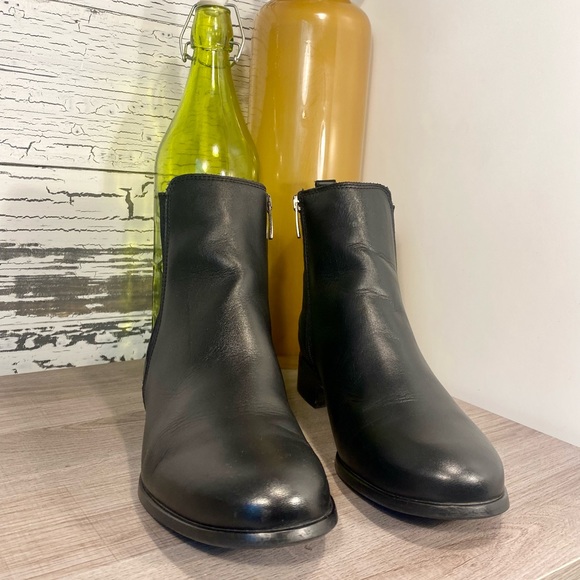 La CANADIENNE Black Leather Booties - Picture 8 of 15